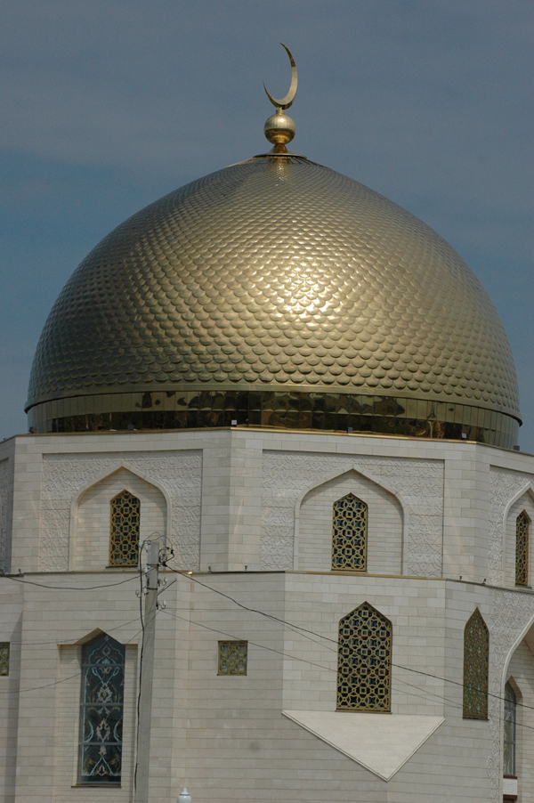 Изготовление купола и полумесяца с покрытием нитридом титана для Памятного знака