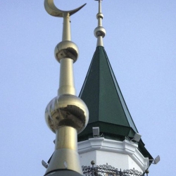 Изготовление полумесяцев мечетей